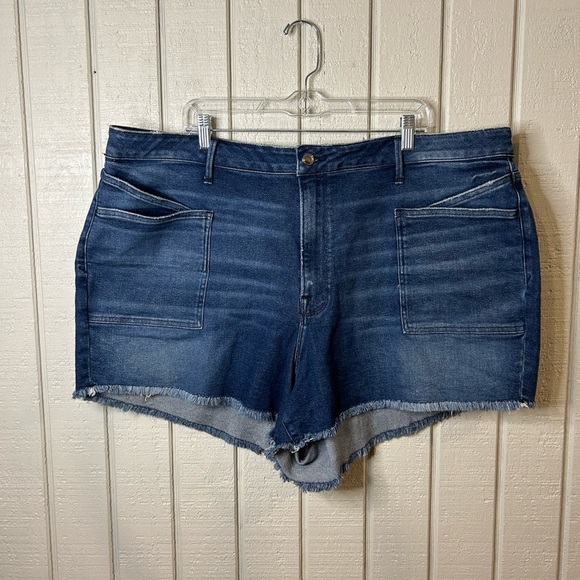 Good American Side Pocket Cutoff Shorts, size 24. - Picture 4 of 6